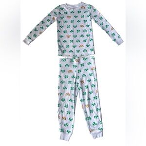 Nwot 100% organic cotton size 2 primary (2 pc set) Pajamas Rainbow Clover Print
